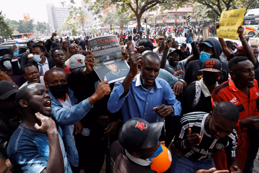Mort du blogueur Albert Ojwang : un policier arrêté au Kenya, la rue exige justice