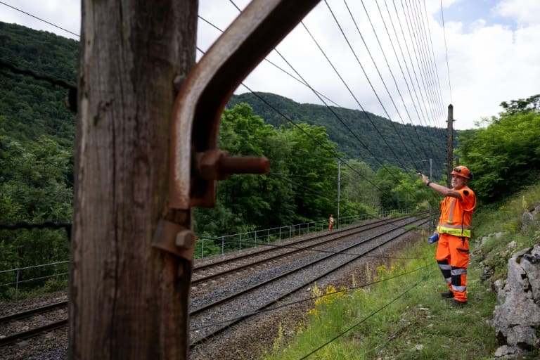 Travaux SNCF à Laon : un incendie de végétation entraîne l’évacuation de plus de 100 personnes