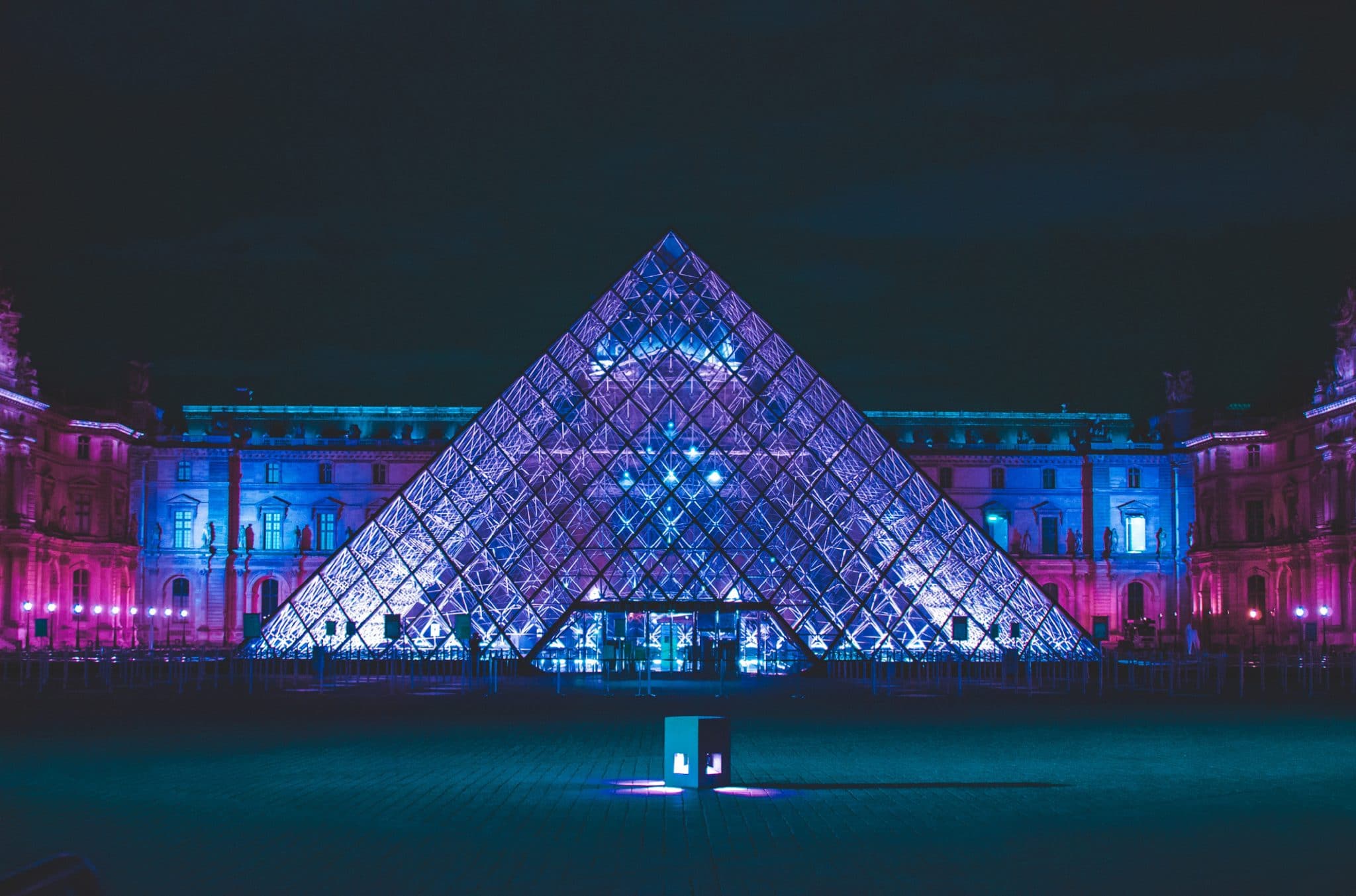 « Résiste », « La Grenade »… Le Louvre transformé en scène géante pour la Fête de la musique