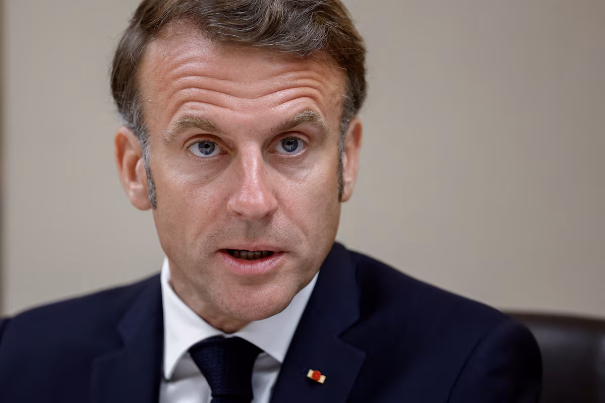 Macron dénonce les tarifs douaniers des grandes puissances : « une forme de chantage »