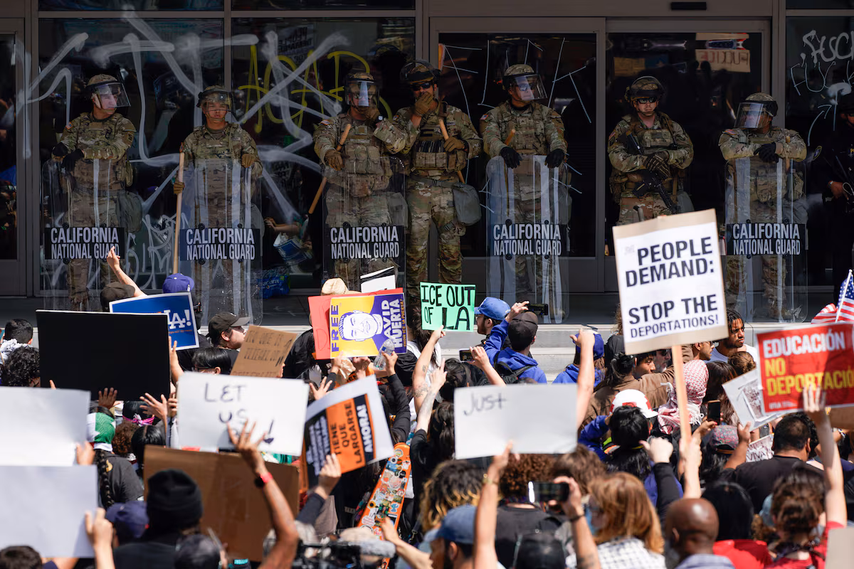 Des juges s’interrogent sur la légalité de la présence militaire à Los Angeles face aux manifestations