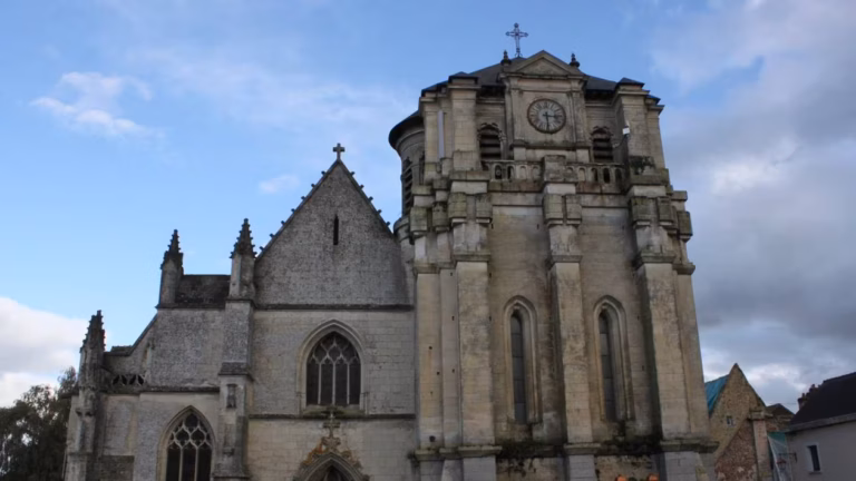 Profanation à Mortagne-au-Perche : l’église fermée après des actes de vandalisme ciblés