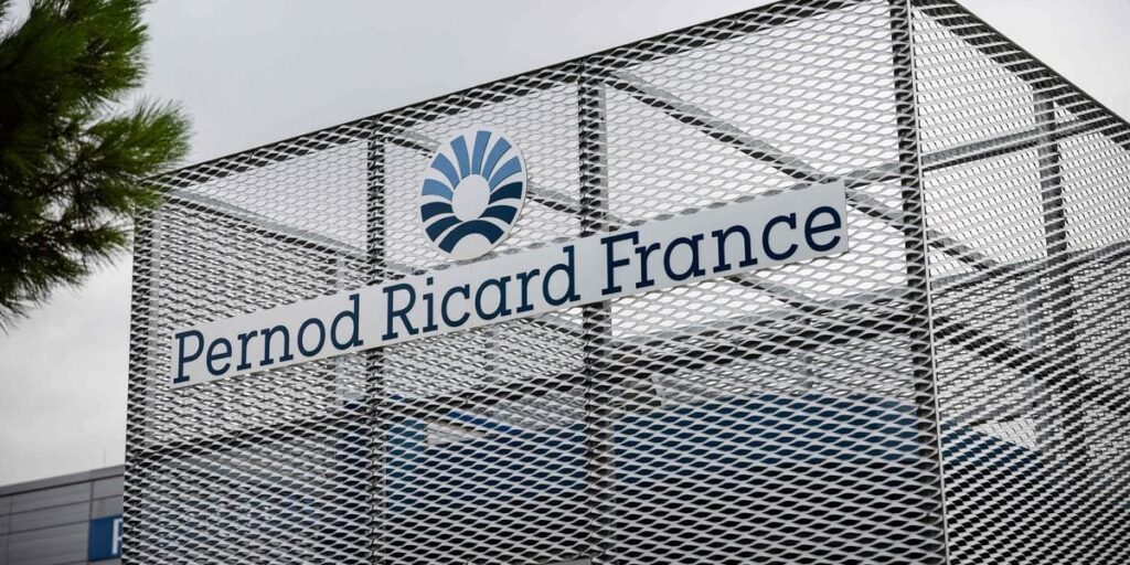 Pernod Ricard secoué par la crise des spiritueux : un plan de réorganisation annoncé