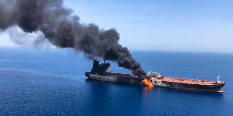 Collision entre deux pétroliers en mer d’Oman : tensions et incendie près du détroit d'Ormuz