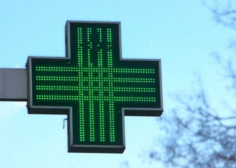 Caen : une voleuse, un complice, deux vols pour 3400 euros dans la même pharmacie