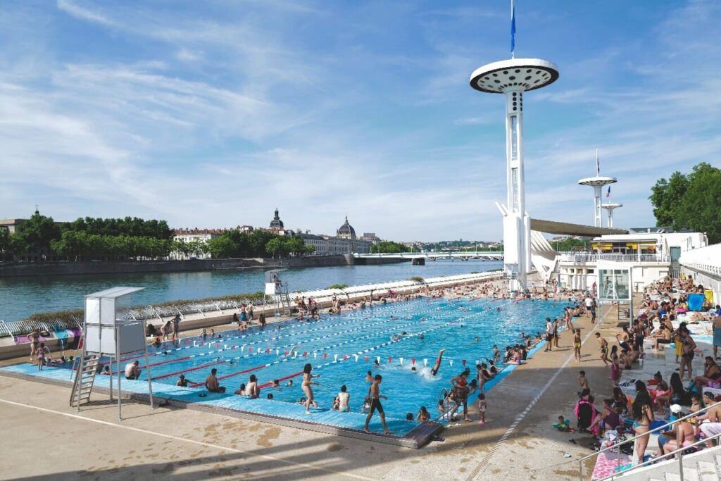 Lyon : la grande piscine fermée en pleine canicule, la colère des baigneurs