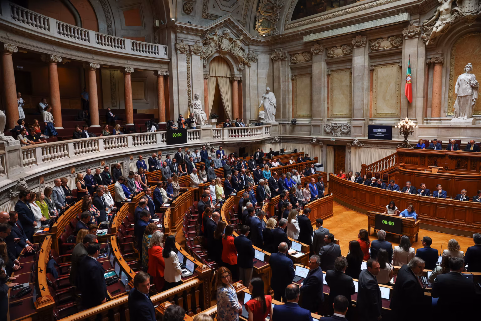 Le Portugal tourne la page : un gouvernement minoritaire de centre-droit prend les rênes du pays