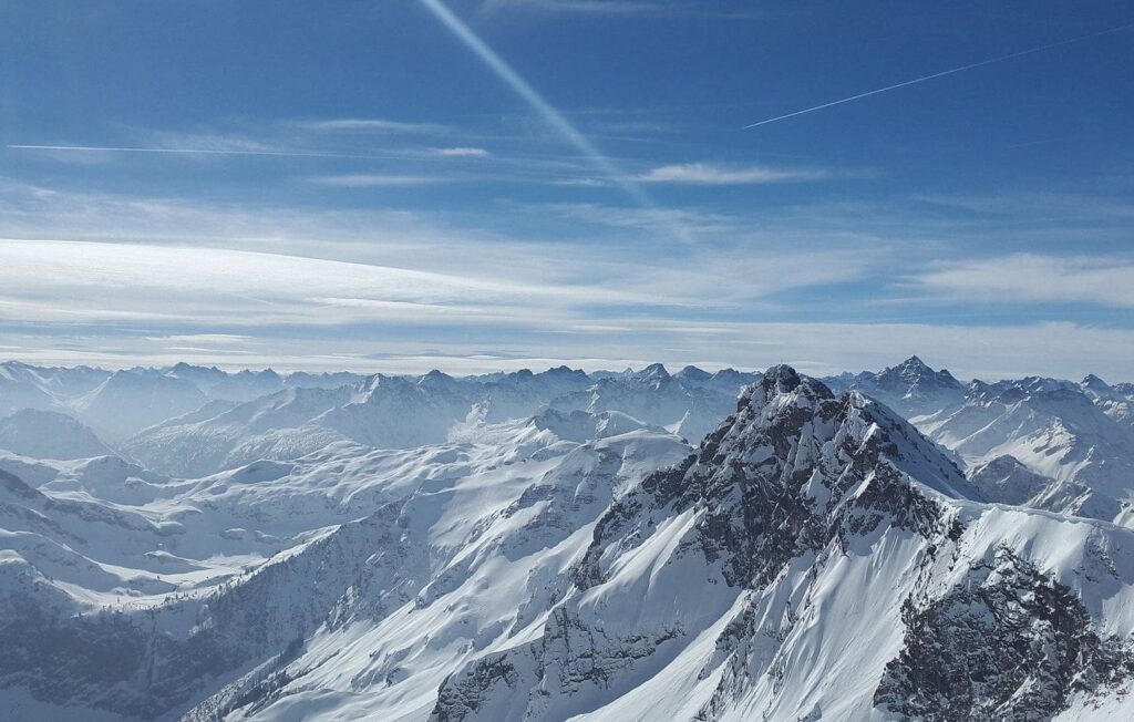 Fonte des neiges, révélations glaciales : un corps rendu par les Pyrénées