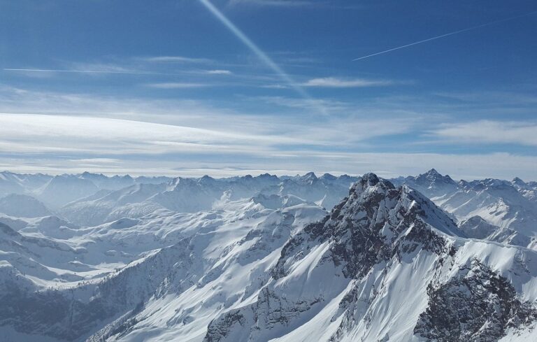 Fonte des neiges, révélations glaciales : un corps rendu par les Pyrénées — photo