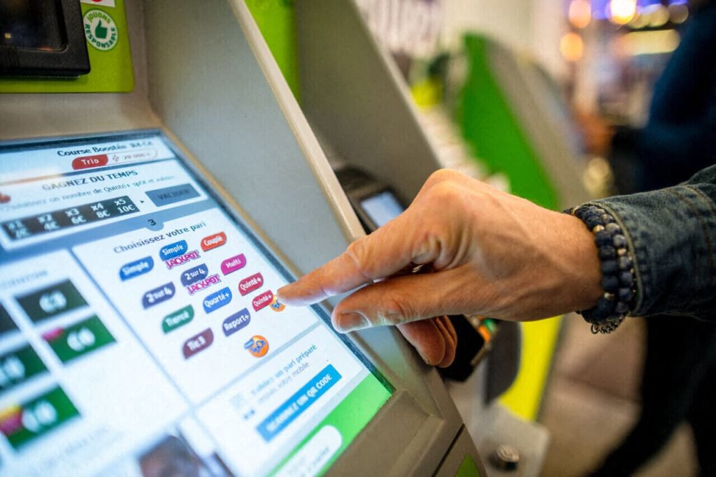 Paris : elle sait qu’elle a gagné une belle somme au Quinté+, mais pas autant