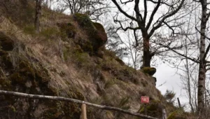 Pyrénées-Orientales : un rocher prêt à lâcher, les secours évoquent une réelle menace