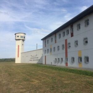 Condé-sur-Sarthe : les premiers détenus transférés vers la nouvelle prison de haute sécurité