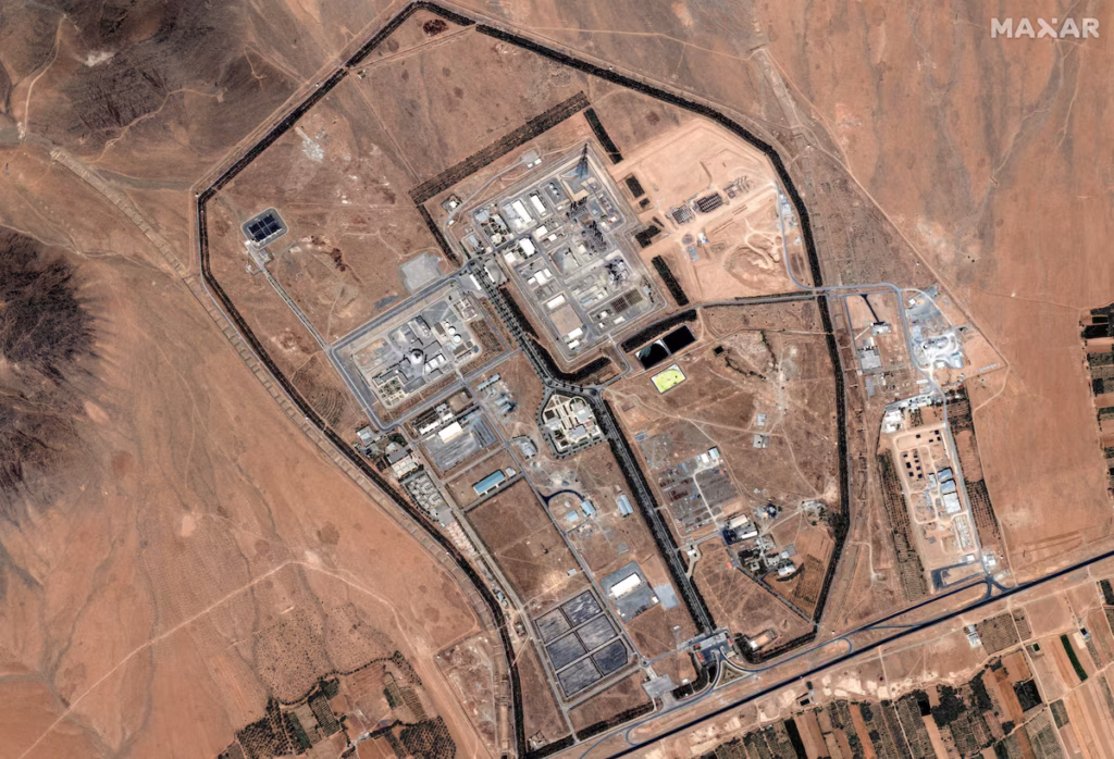 Frappes israéliennes sur des sites nucléaires iraniens : quels risques réels de contamination ?