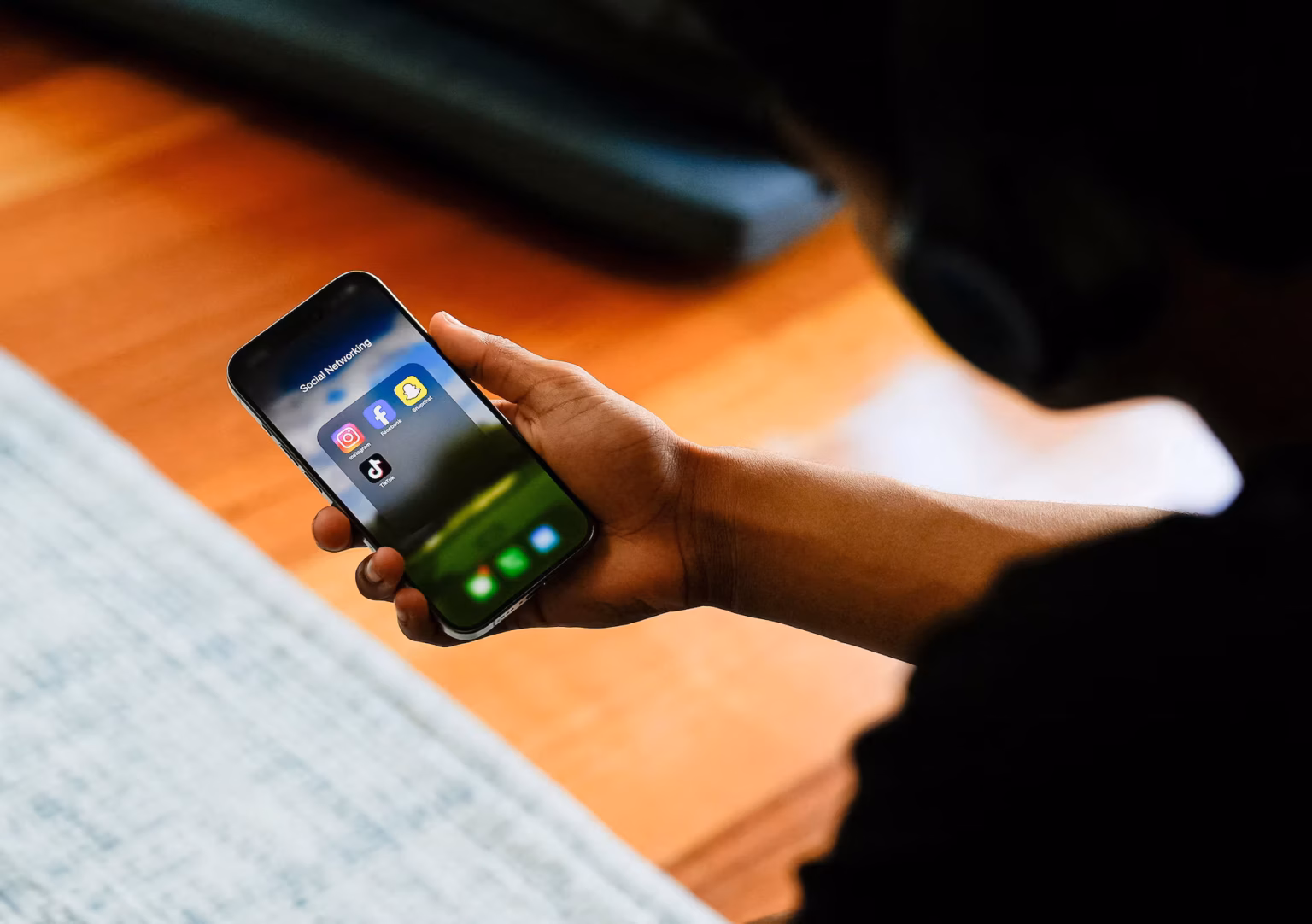 Vers une interdiction des réseaux sociaux pour les moins de 16 ans en Australie : les tests jugés concluants
