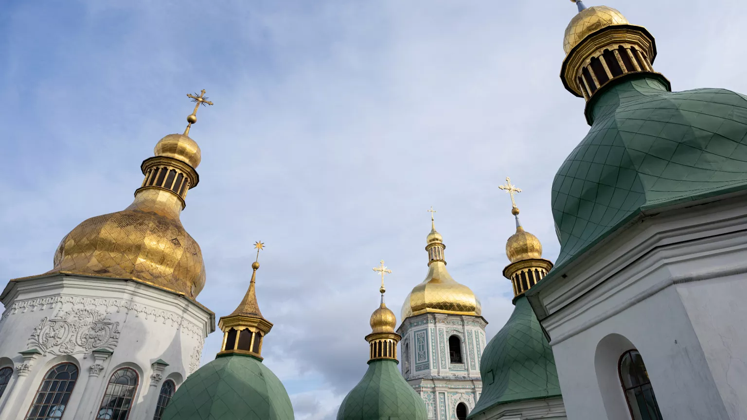 Frappes russes à Kiev : la cathédrale Sainte-Sophie, trésor classé à l’UNESCO, partiellement endommagée
