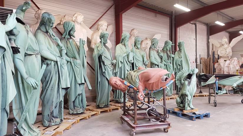 Notre-Dame : le retour symbolique des statues marque une nouvelle étape dans la restauration