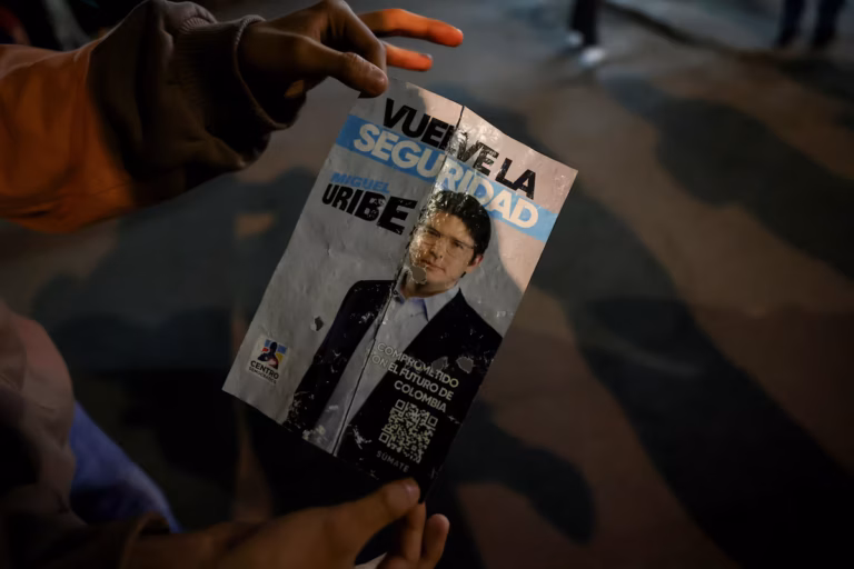 Le sénateur colombien Miguel Uribe dans un état critique après une tentative d’assassinat