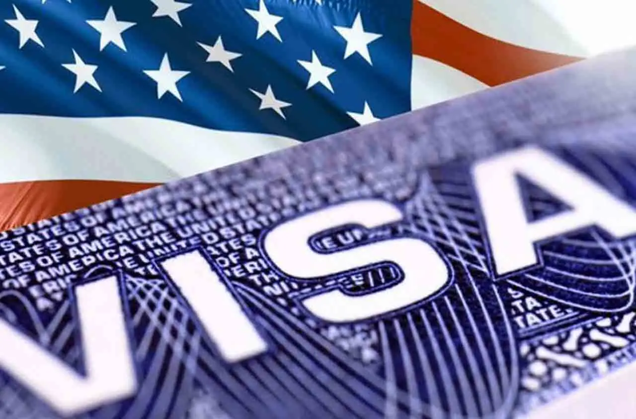 Les États-Unis reprennent l'octroi de visas étudiants, mais exigent un accès total aux comptes sur les réseaux sociaux