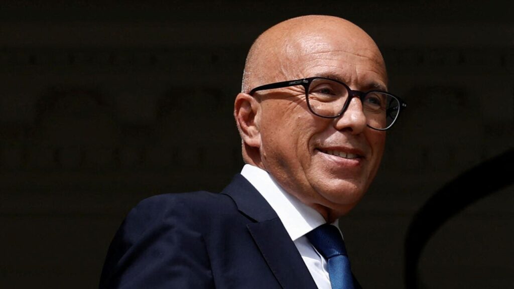 Accords franco-algériens : Éric Ciotti prêt à infliger un camouflet à Macron