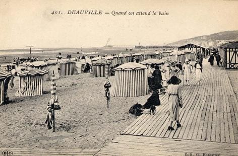 Histoire-Parasols-Rayes-Deauville-472×310