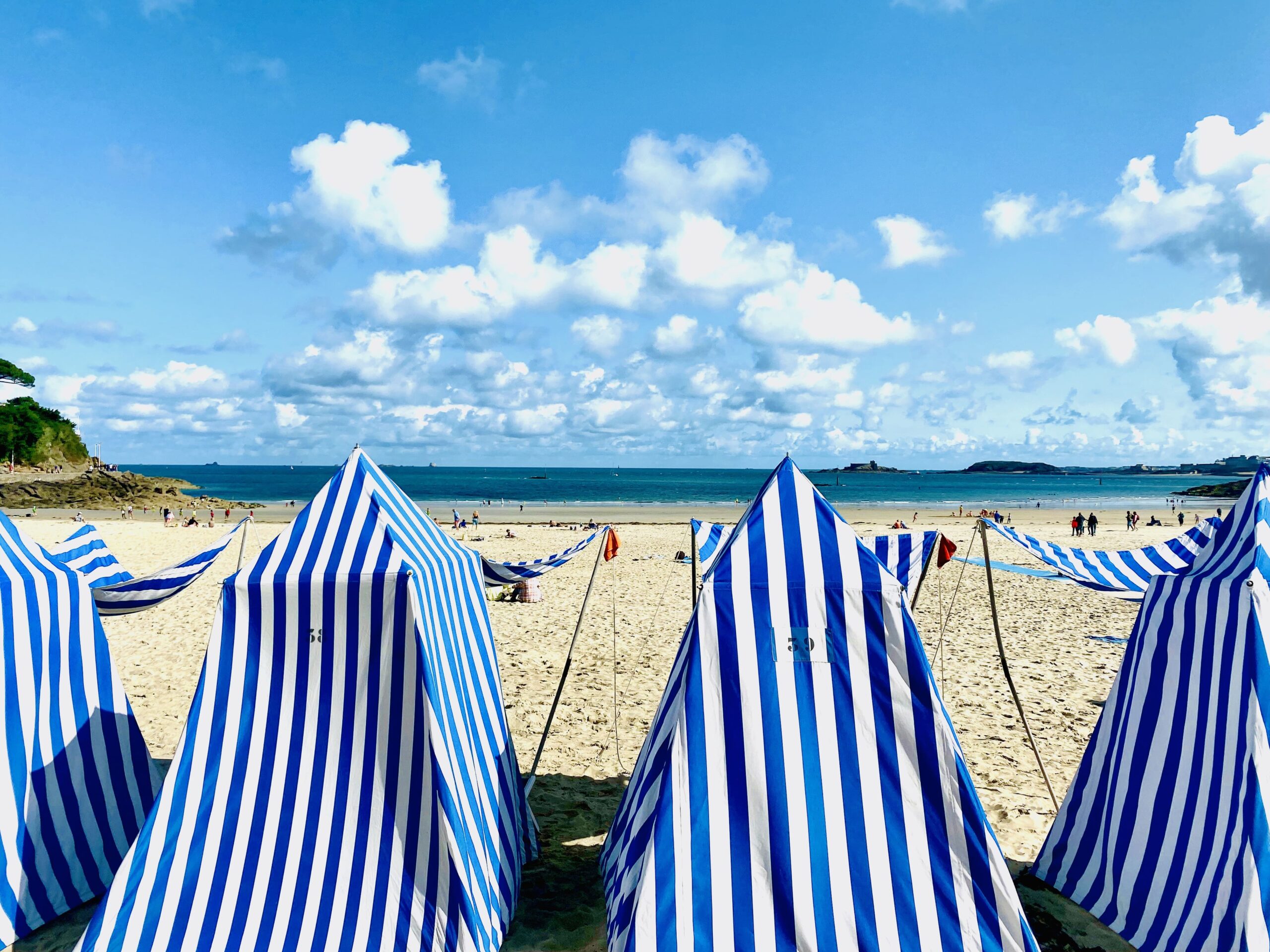 DOSSIER SPÉCIAL ÉTÉ – L’histoire des plages de France. Épisode 4 : Dinard, bijou de la côte d’émeraude