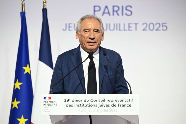 Bayrou sonne l’alarme au dîner du Crif : l’antisémitisme a changé de visage