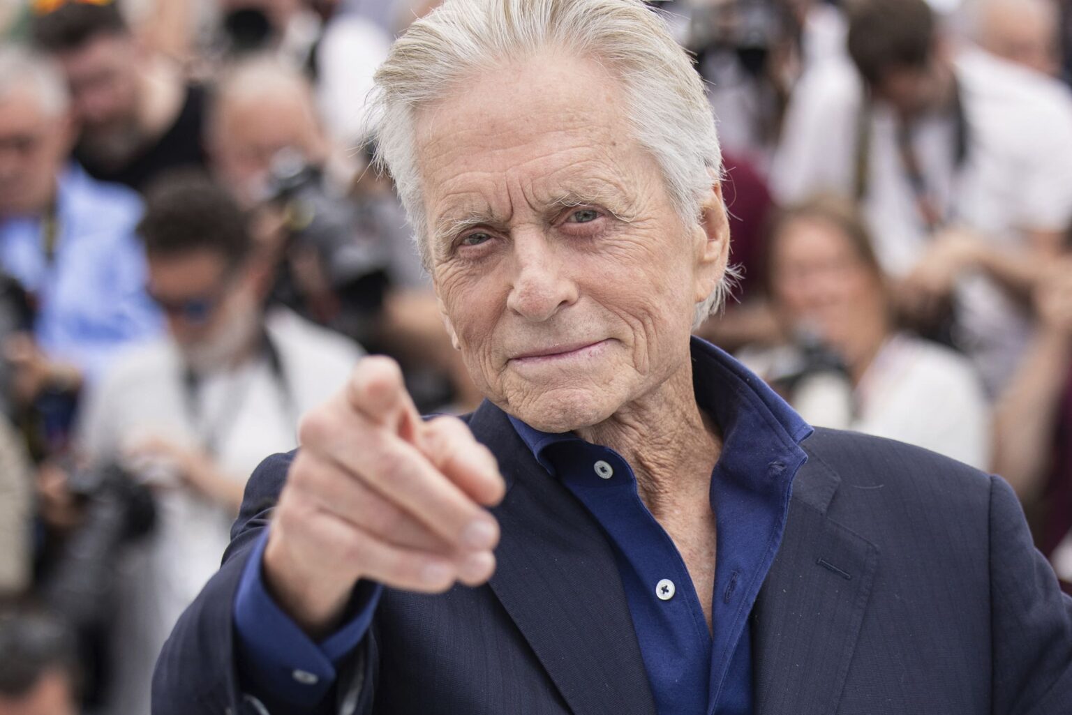 INTERVIEW EXCLUSIVE - Michael Douglas: "J’ai bossé dur pendant 60 ans et je ne veux pas mourir sur un tournage. Aujourd'hui, j'aime voir ma femme travailler et je suis content de jouer le rôle de l’épouse."