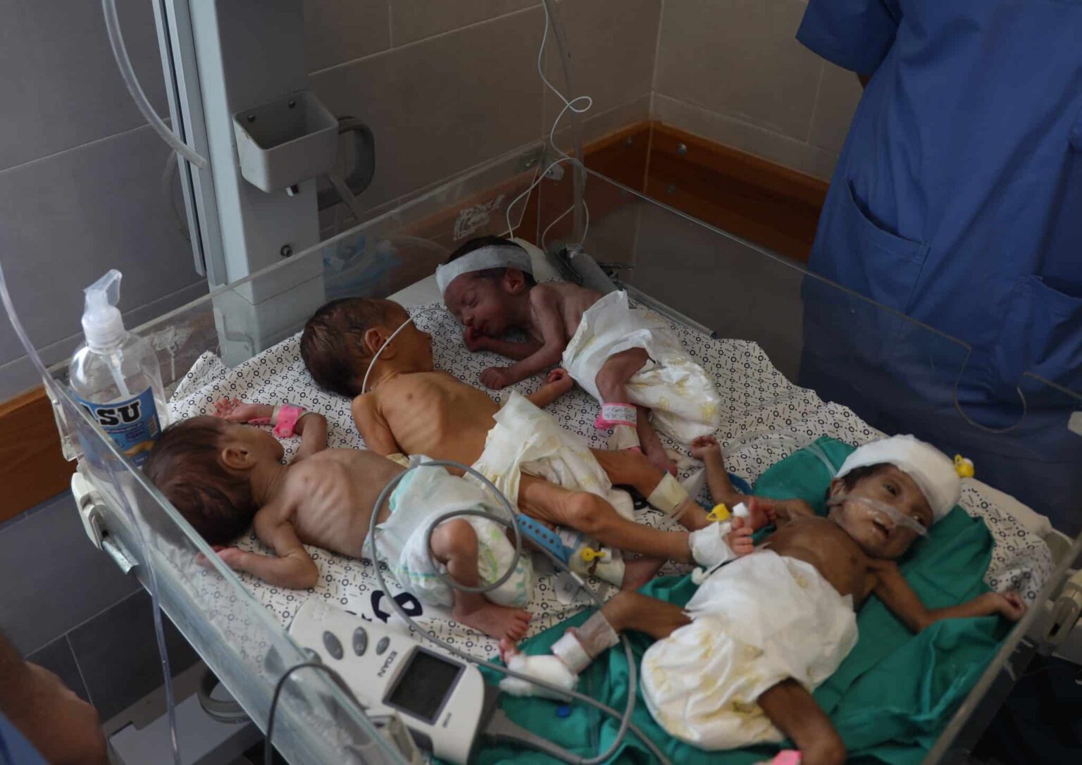 À Gaza, des bébés entassés dans des couveuses faute de carburant dans les hôpitaux