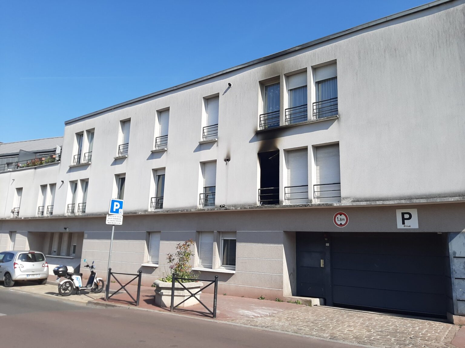 À Limeil-Brévannes, deux hommes évacuent héroïquement les habitants d’un immeuble en feu