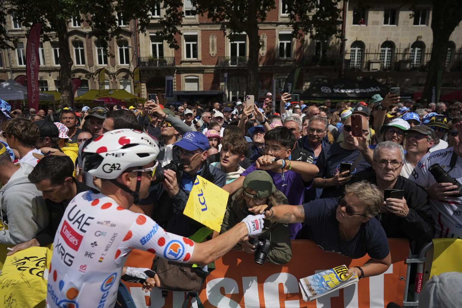Tour de France: un homme armé d’un couteau neutralisé 
