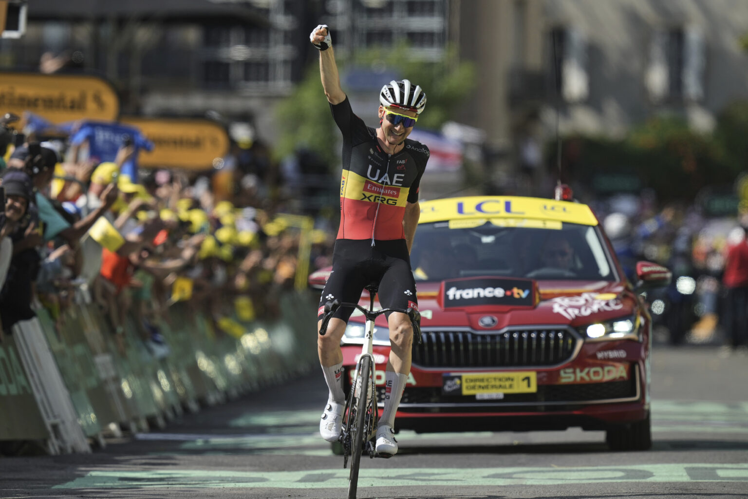 Tour de France 2025 – Tim Wellens remporte la 15e étape après un raid solitaire magistral