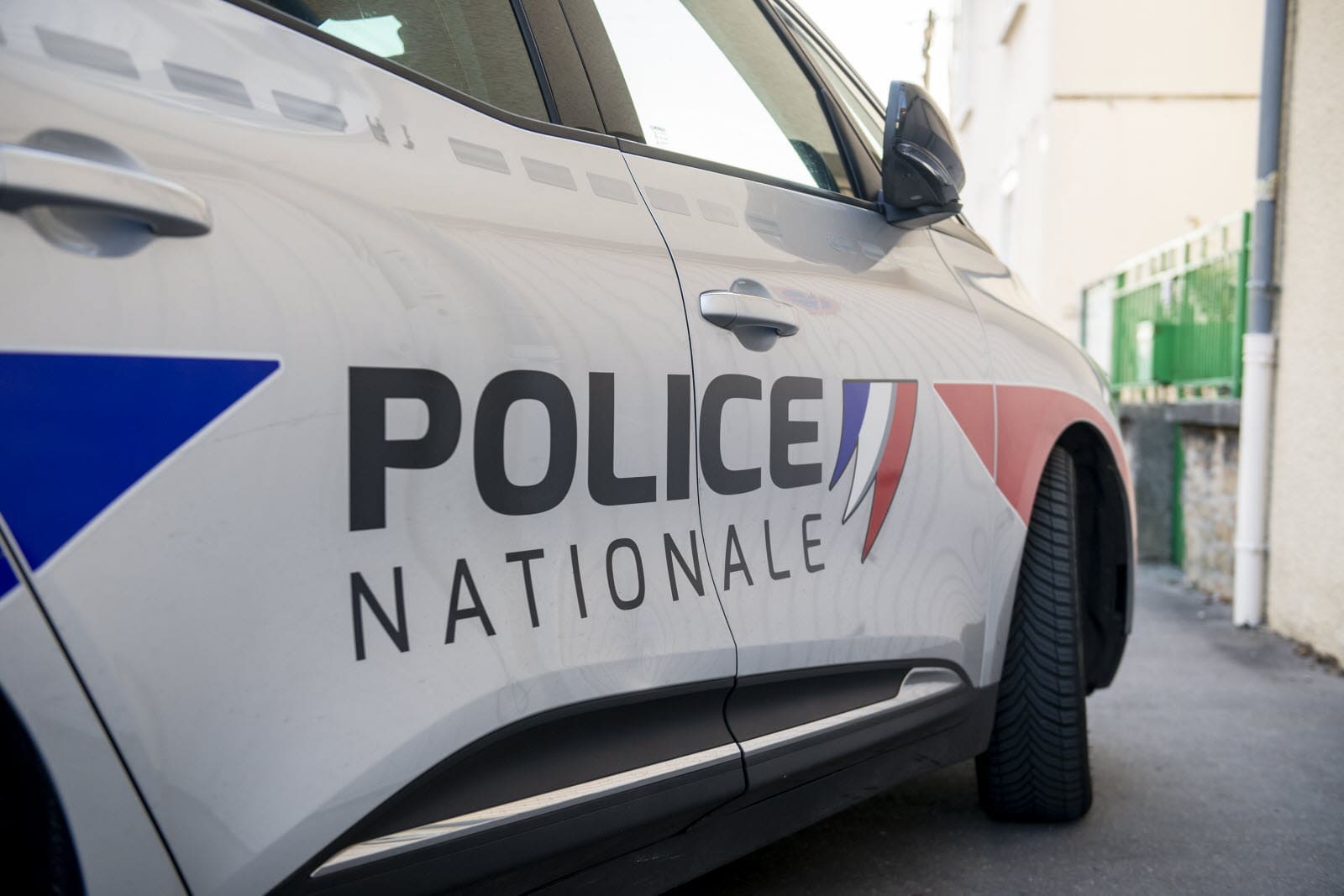 Alès : un bar criblé de balles, un riverain échappe de peu au drame