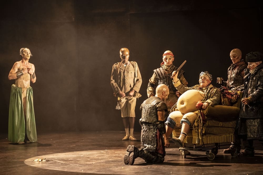 Au Théâtre du Rond-Point, un Makbeth masqué et férocement revisité