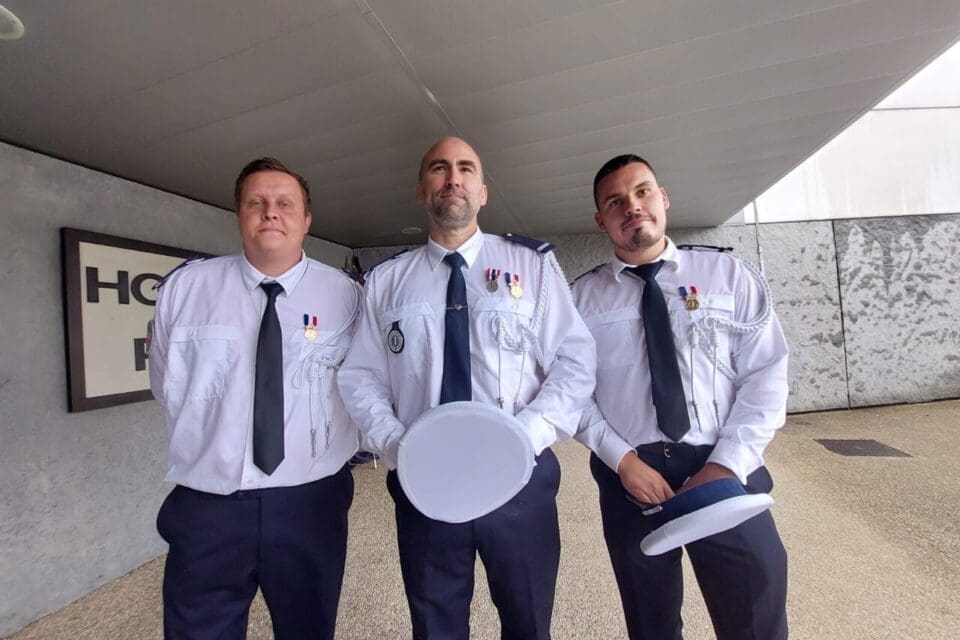 Beauvais : des policiers décorés pour avoir sauvé un militaire au bord du vide