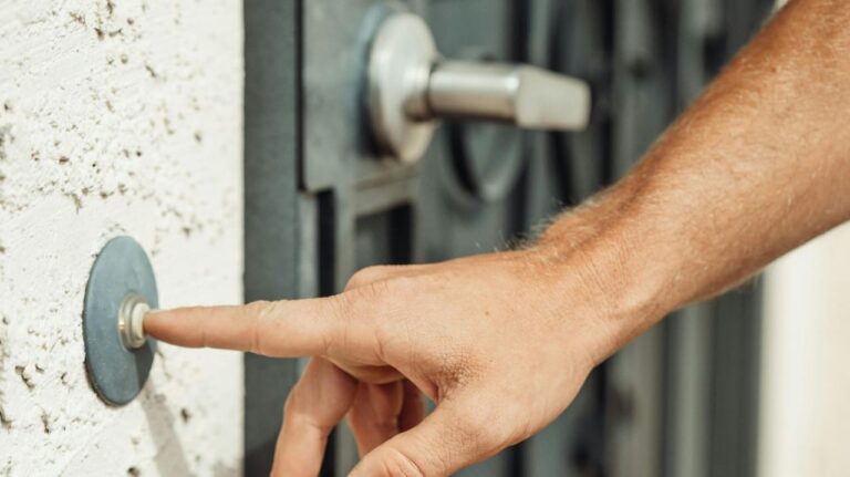 Caen : un octogénaire escroqué de 17 000 euros par trois démarcheurs condamnés à de la prison ferme