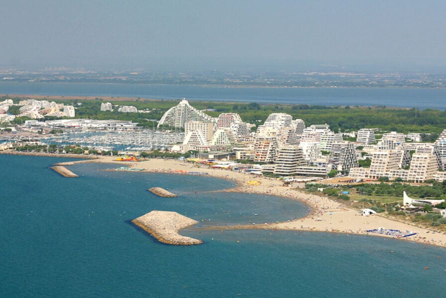 Cap d’Agde, La Grande Motte : les stations balnéaires à l’épreuve du béton vieillissant
