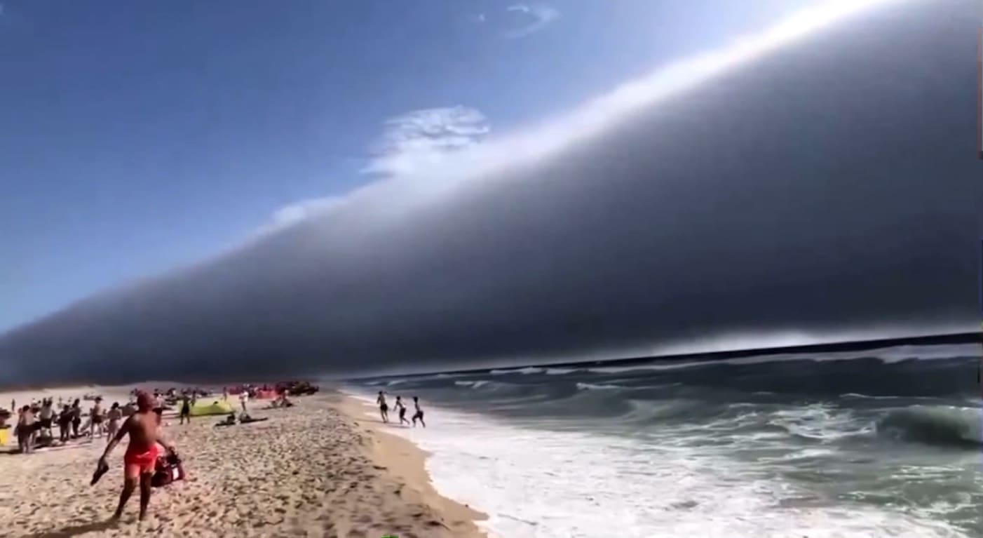 Portugal: l’impressionnante et terrifiante vidéo d’un nuage rouleau, phénomène climatique rare