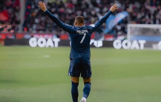 PSG–Real Madrid: Mbappé publie une story de lui portant le maillot parisien avant la demi-finale de la Coupe du monde des clubs