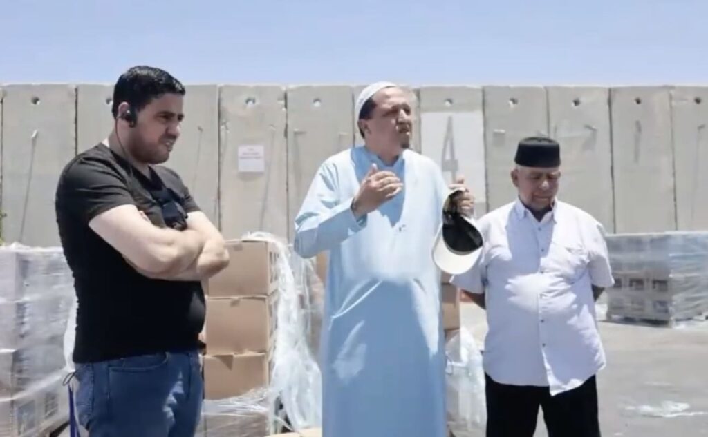 À Gaza, l’imam Chalghoumi salue une pluie d’aide humanitaire venue des Émirats
