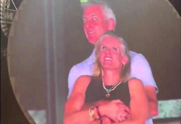 VIDÉO - Chris Martin affiche le PDG d’Astronomer en plein adultère pendant un concert de Coldplay