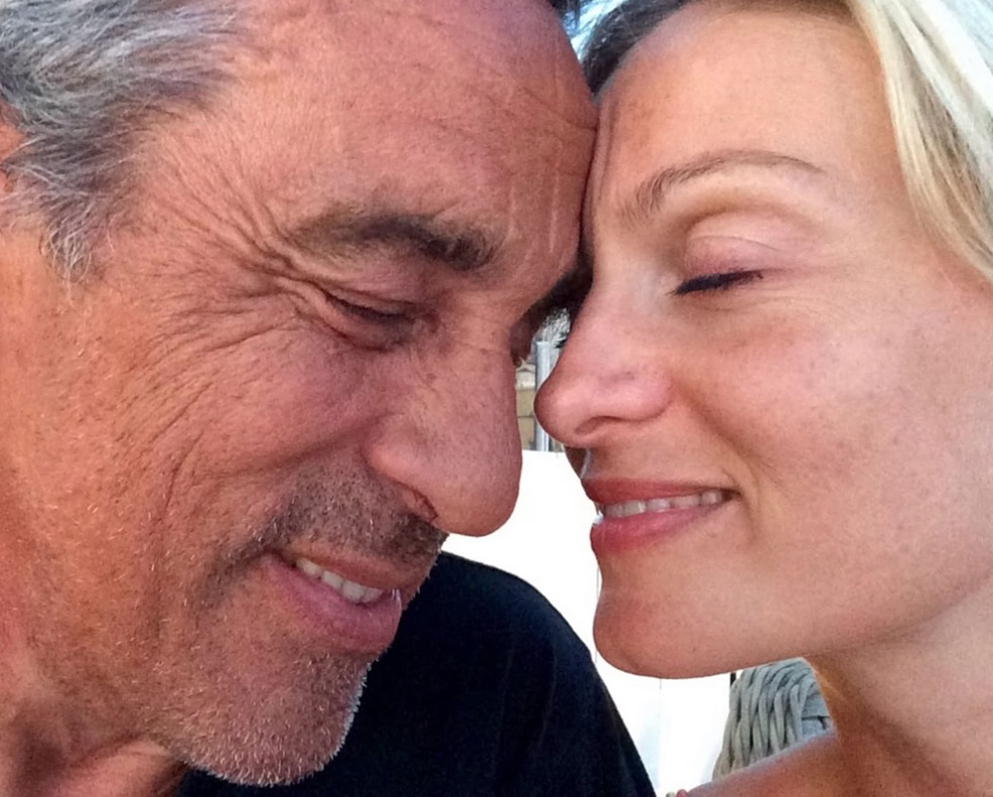 Audrey Crespo-Mara révèle l'intégralité de son hommage à Thierry Ardisson lors de ses obsèques: "Le dernier soir où tu pouvais encore me parler à l'hôpital, tu m'as dit: 'Il y a longtemps que je serais parti si je ne t'aimais pas.'"