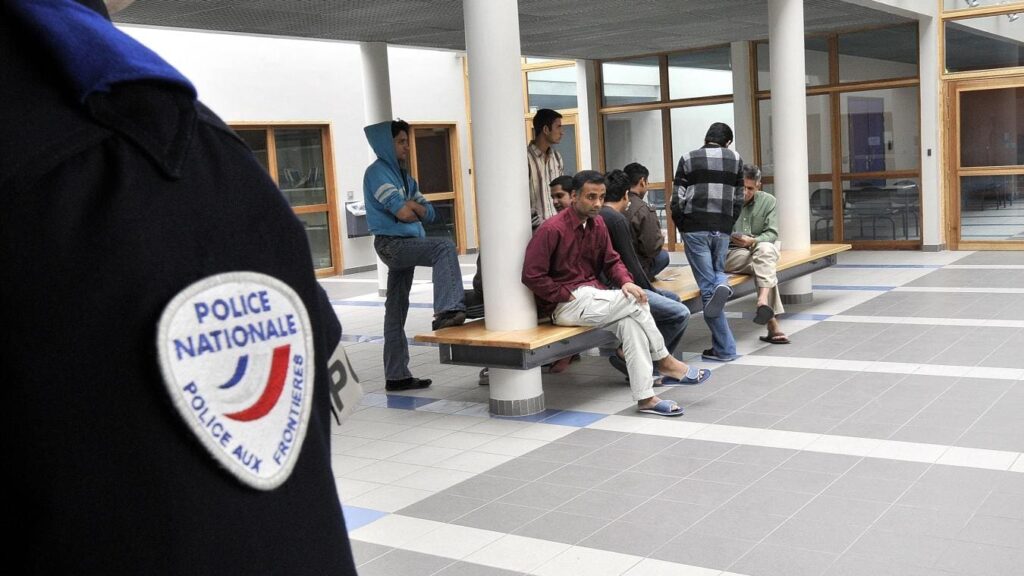 Centre de Rétention Administratif de Lesquin : un geste déplacé envers une policière qui tourne mal