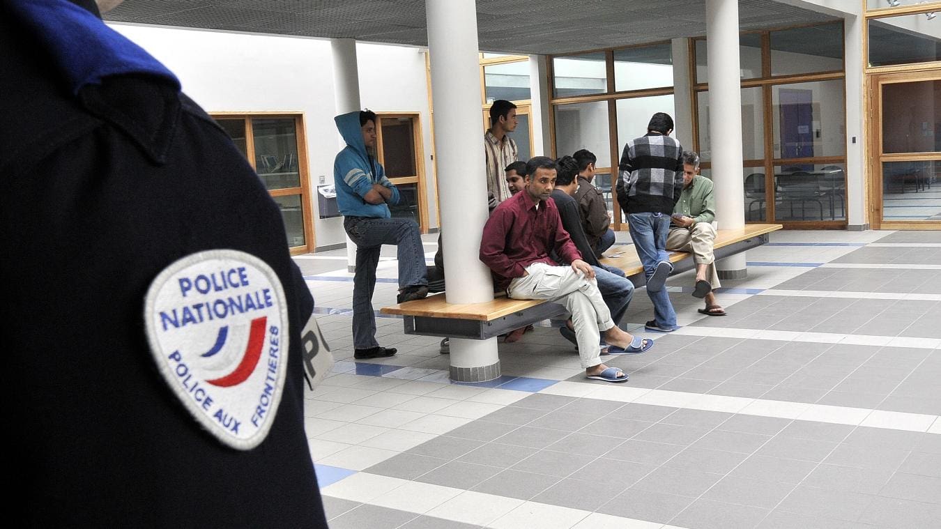 Centre de Rétention Administratif de Lesquin : un geste déplacé envers une policière qui tourne mal