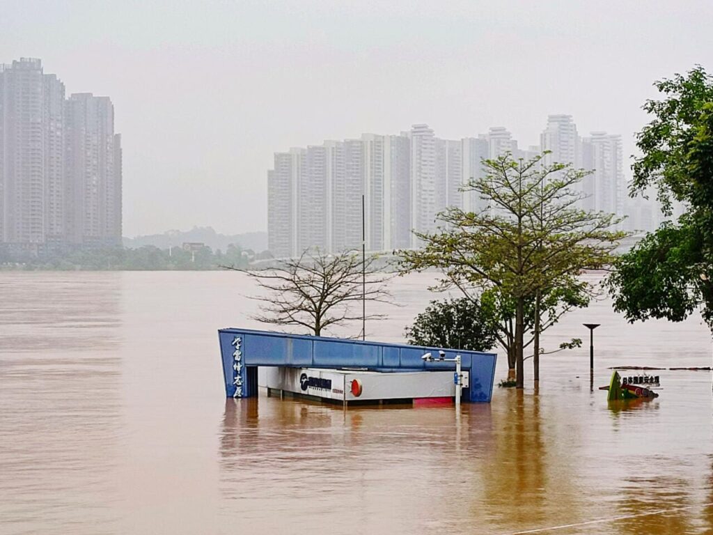Chine : Pékin alerte sur les risques de catastrophes géologiques alors que des pluies diluviennes frappent Baoding