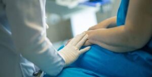 Clause de conscience et IVG : les gynécologues jugent l’exception spécifique obsolète