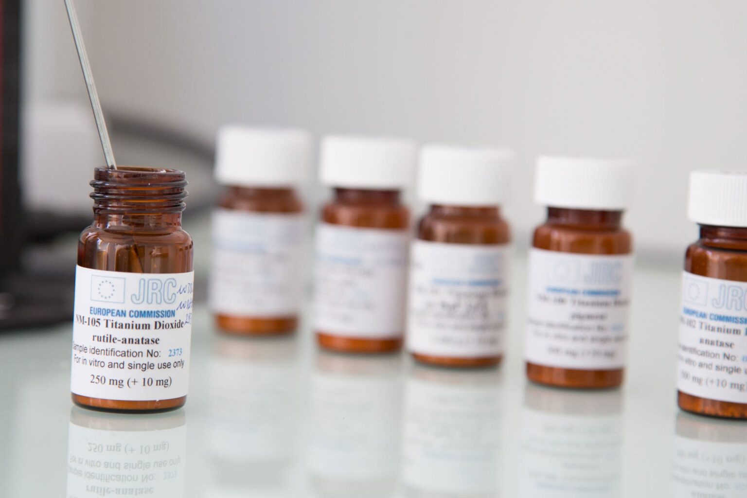 Dioxyde de titane : un composant potentiellement cancérigène omniprésent 