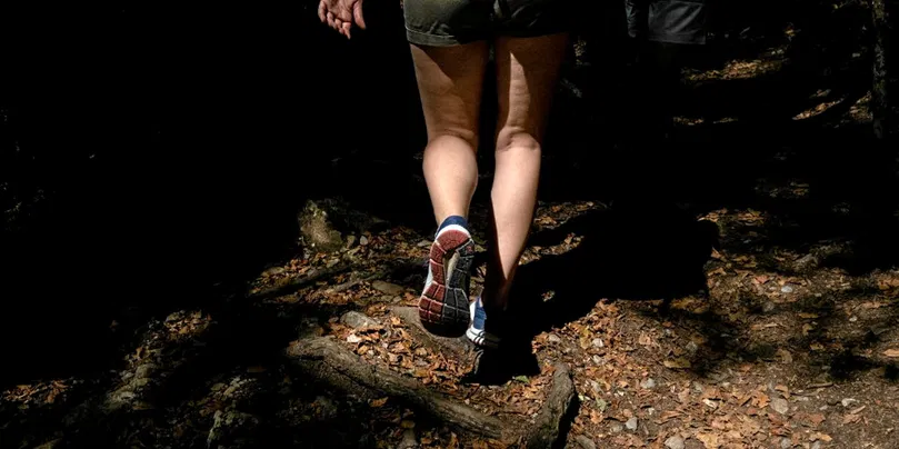 Faut-il vraiment marcher 10 000 pas par jour ? La science révise à la baisse le seuil idéal