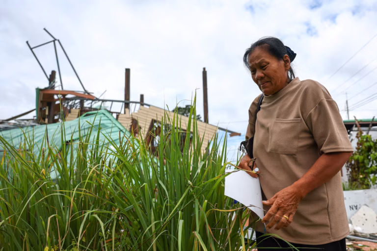 Frappe frontalière en Thaïlande : une grand-mère retrouve sa maison détruite par les tirs cambodgiens