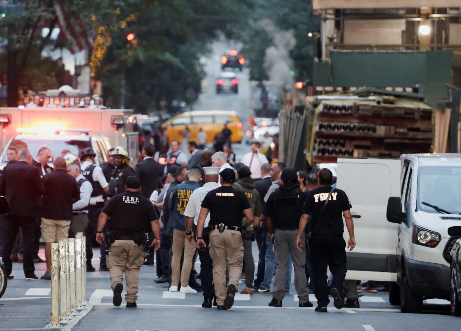 Fusillade meurtrière dans un gratte-ciel de Manhattan : cinq morts, dont un policier et le tireur