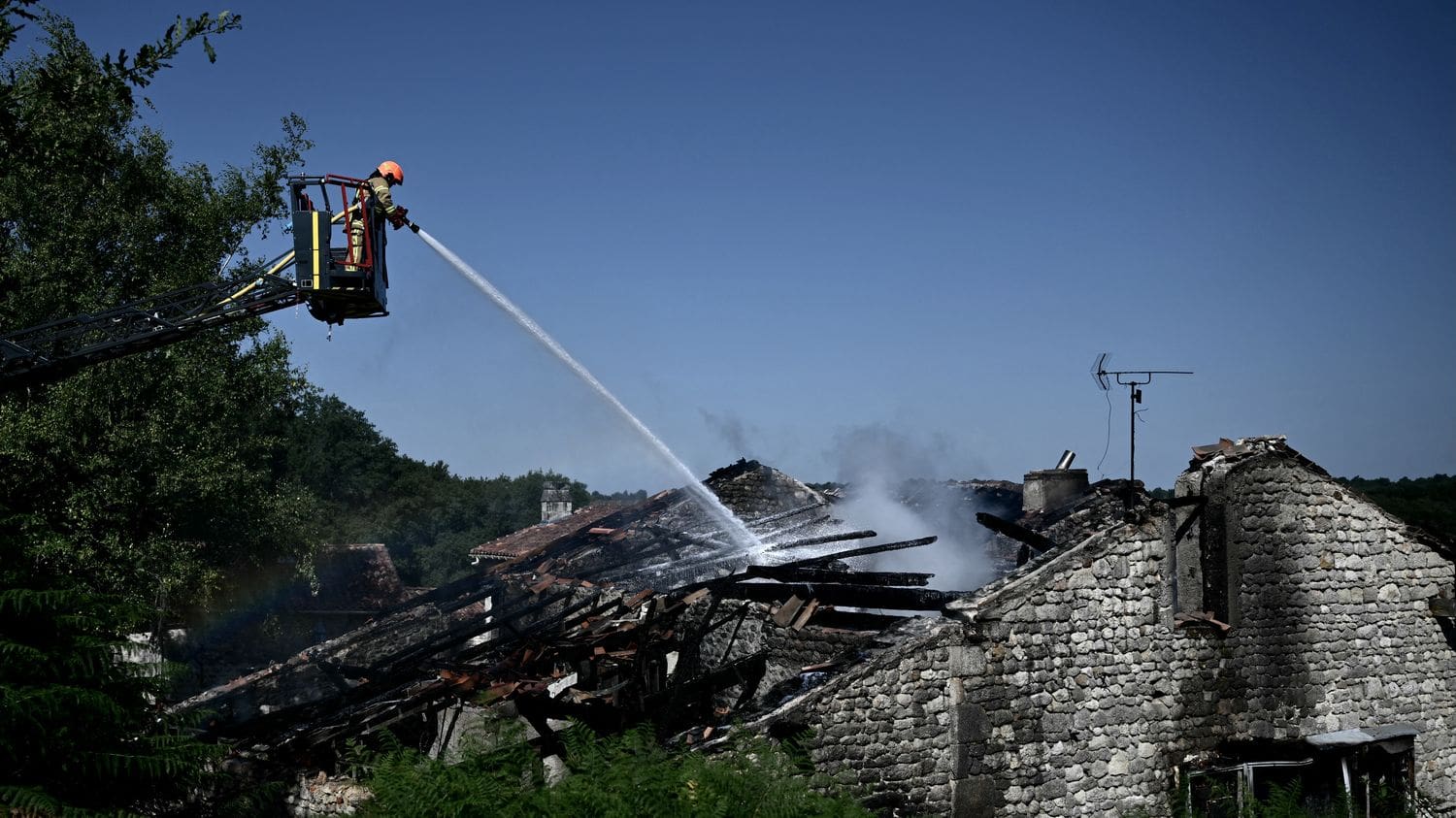 Gîte en flammes en Charente : désormais cinq morts et des questions sans réponse